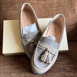 Not Your Daughters Jeans shoes. Size 7.5 in Olive/Khaki green with box.